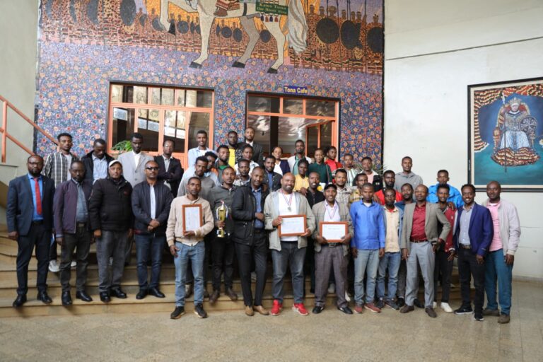 ለተፋጠነ ትምህርት መርሀ ግብር አመቻች መምህራን እና መርሀ ግብሩን ለተገበሩ ወረዳዎች  ዕውቅና ተሰጣቸው፡፡