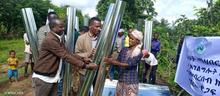 ማህበሩ ለአቅመ ደካማ ቤተሰቦች የቤት ኪዳን ቆርቆሮ እና ሚስማር ድጋፍ አበረከተ፡፡