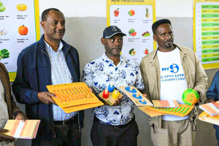 ልማት ማህበሩ ከሳቫና ፕሪንቲንግ ጋር በመተባበር ለአራት ትምህርት ቤቶች ከ1.1 ሚሊዮን ብር በላይ የሚገመት የትምህርት ቁሳቁስ ድጋፍ አበረከተ።