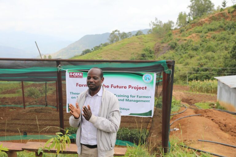 ወላይታ ልማት ማህበር በFarms for the Future ፕሮጀክት ለአርሶ አደሮች በአትክልትና ፍራፍሬ ምርት እና በድህረ ምርት አያያዝ ላይ የንድፈ ሃሳብና የተግባር ስልጠና ሰጠ
